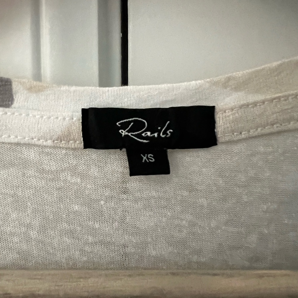 Rails Linen Blend V-Neck - image 2